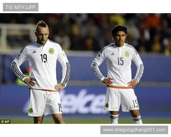 埃斯波西托近在咫尺空门踢飞小孩还得多练脚法真让人哭笑不得 埃斯波西托近在咫尺空门踢飞小孩还得多练脚法真让人哭笑不得